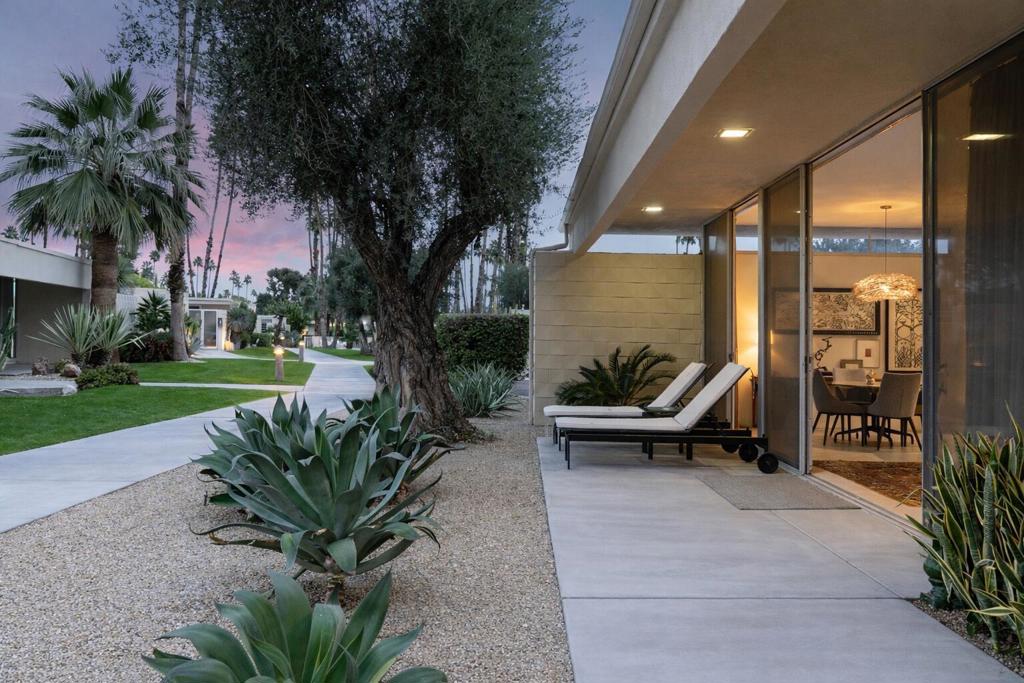 100 Desert Lakes Drive