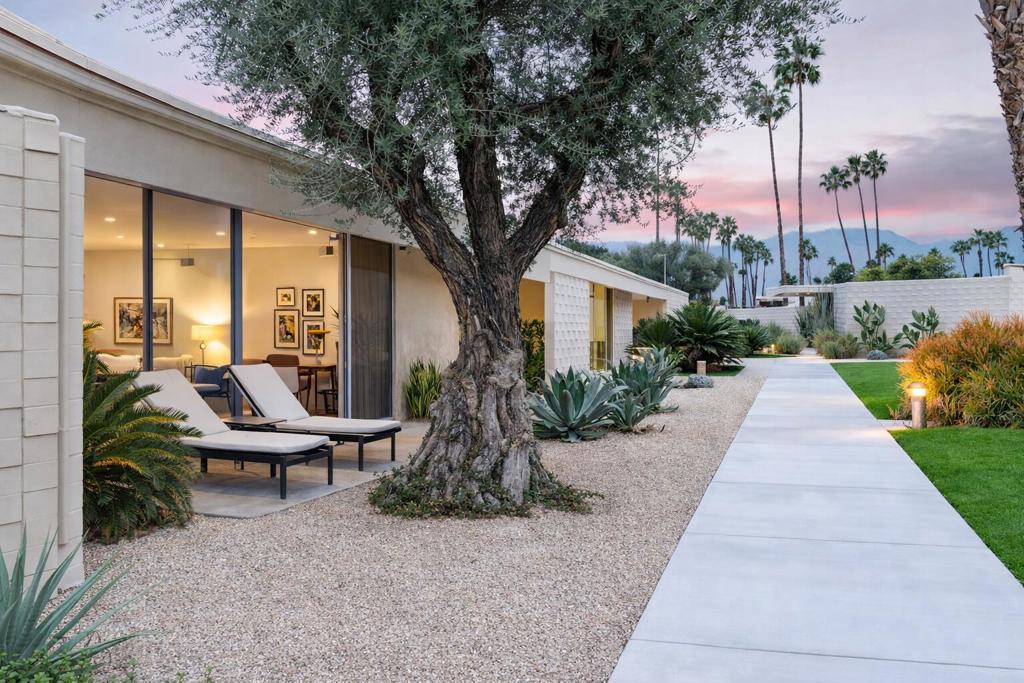 100 Desert Lakes Drive