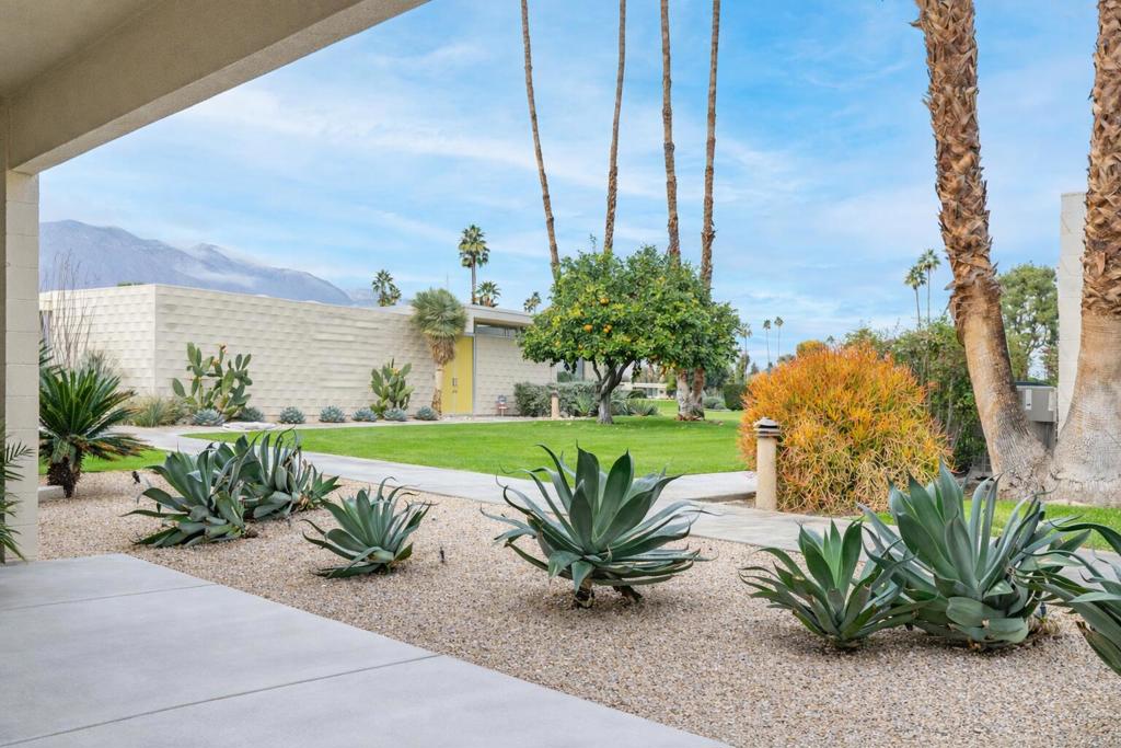 100 Desert Lakes Drive