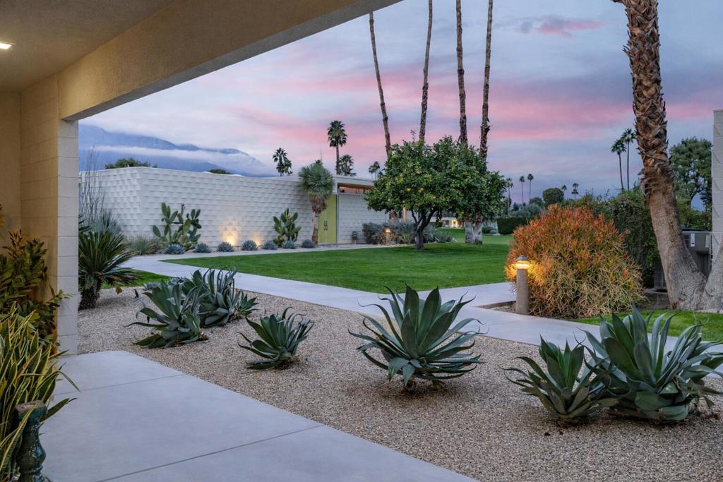 100 Desert Lakes Drive