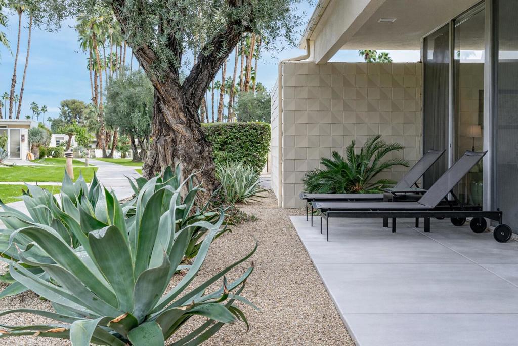 100 Desert Lakes Drive