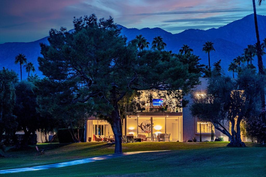497 Desert Lakes Circle