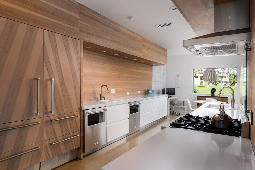 407 Desert Lakes Drive