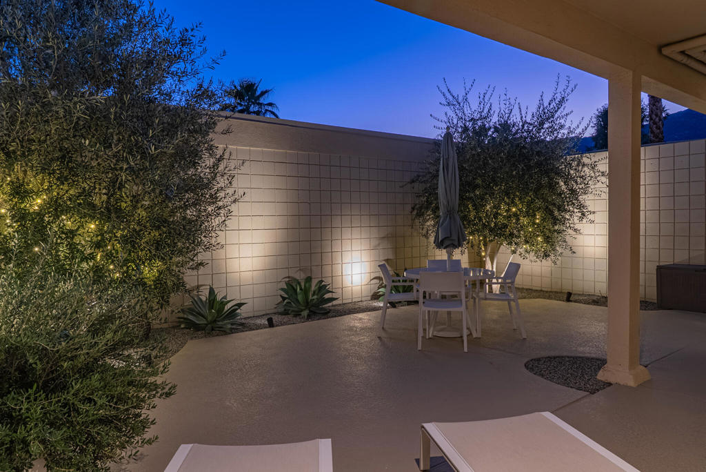 407 Desert Lakes Drive