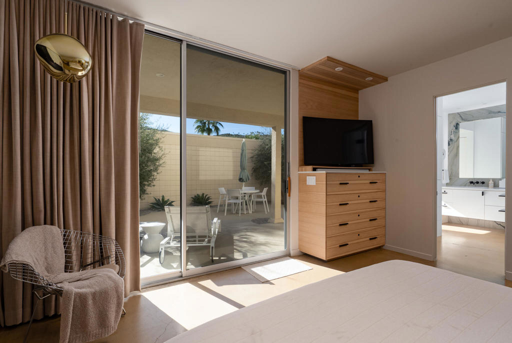 407 Desert Lakes Drive