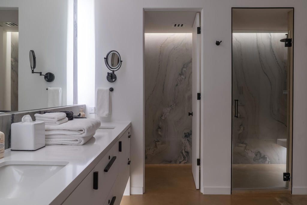 407 Desert Lakes Drive