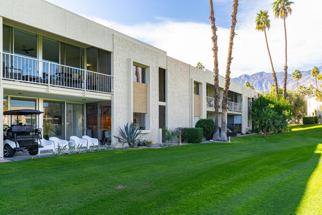 407 Desert Lakes Drive