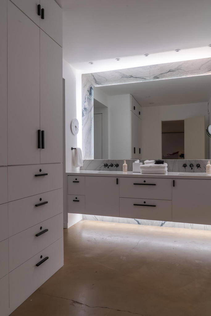 407 Desert Lakes Drive