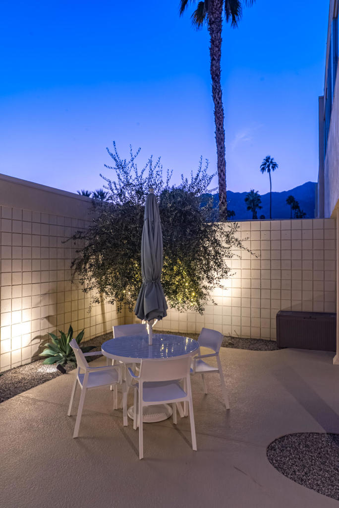 407 Desert Lakes Drive