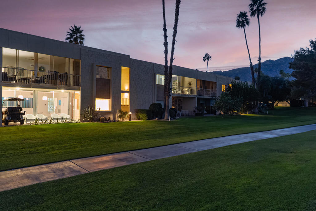 407 Desert Lakes Drive