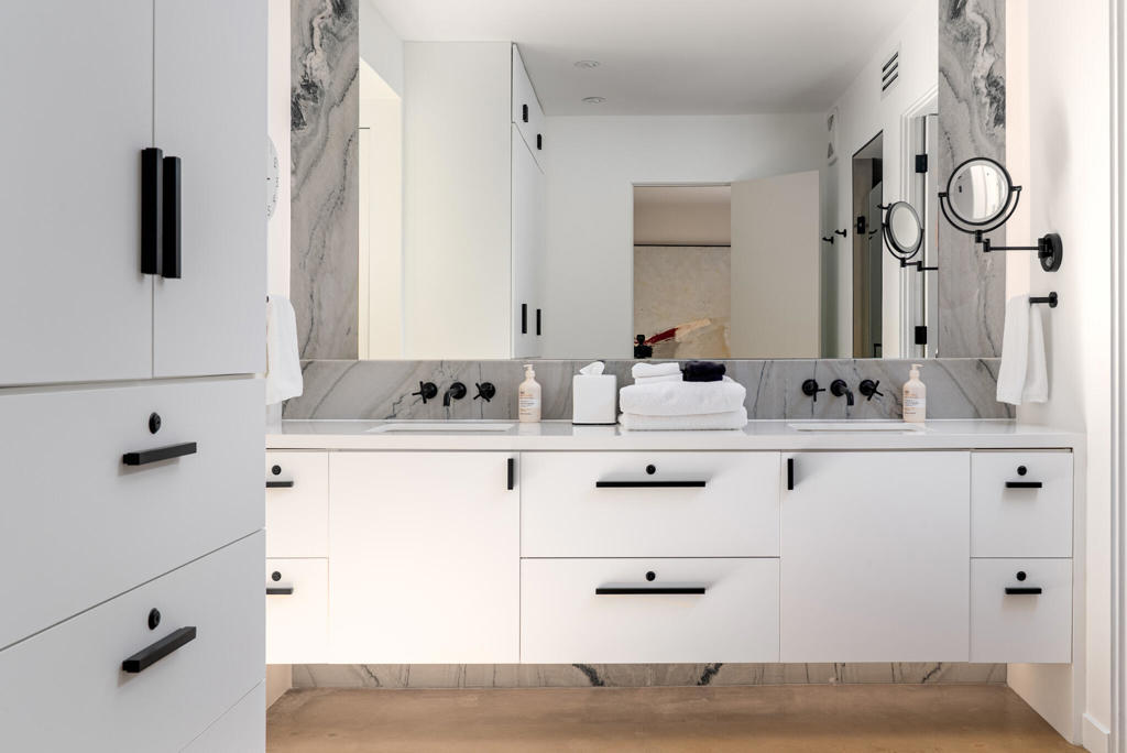 407 Desert Lakes Drive