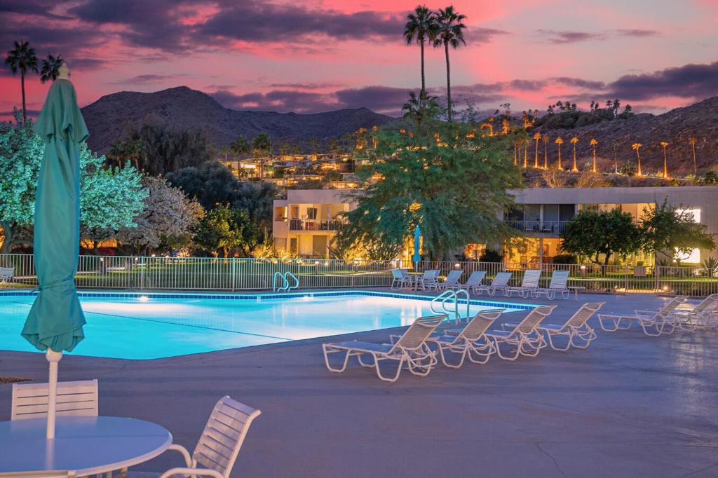 483 Desert Lakes Drive