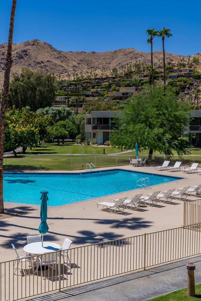 483 Desert Lakes Drive