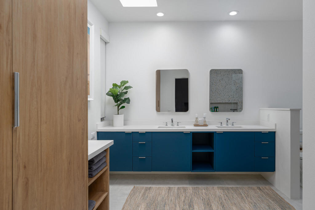 483 Desert Lakes Drive