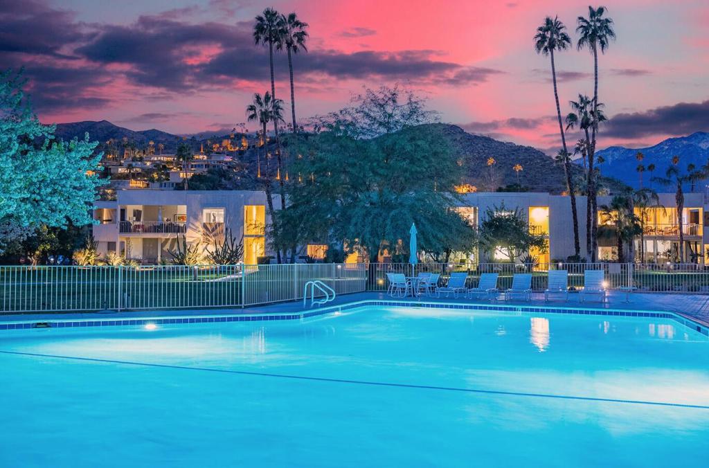 483 Desert Lakes Drive