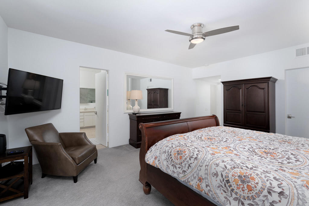 483 Desert Lakes Drive