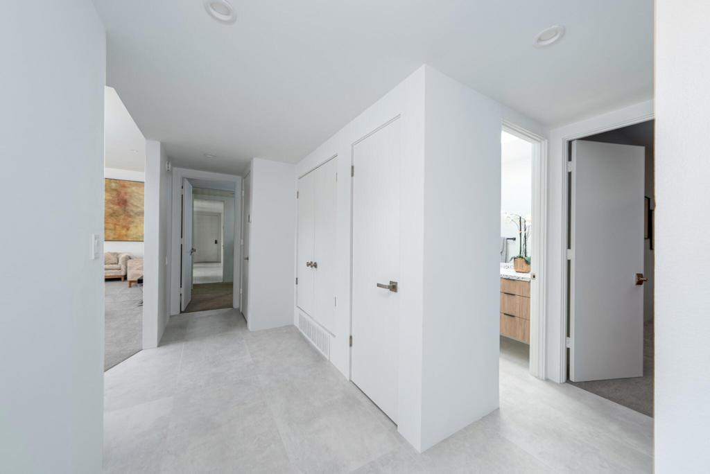 483 Desert Lakes Drive