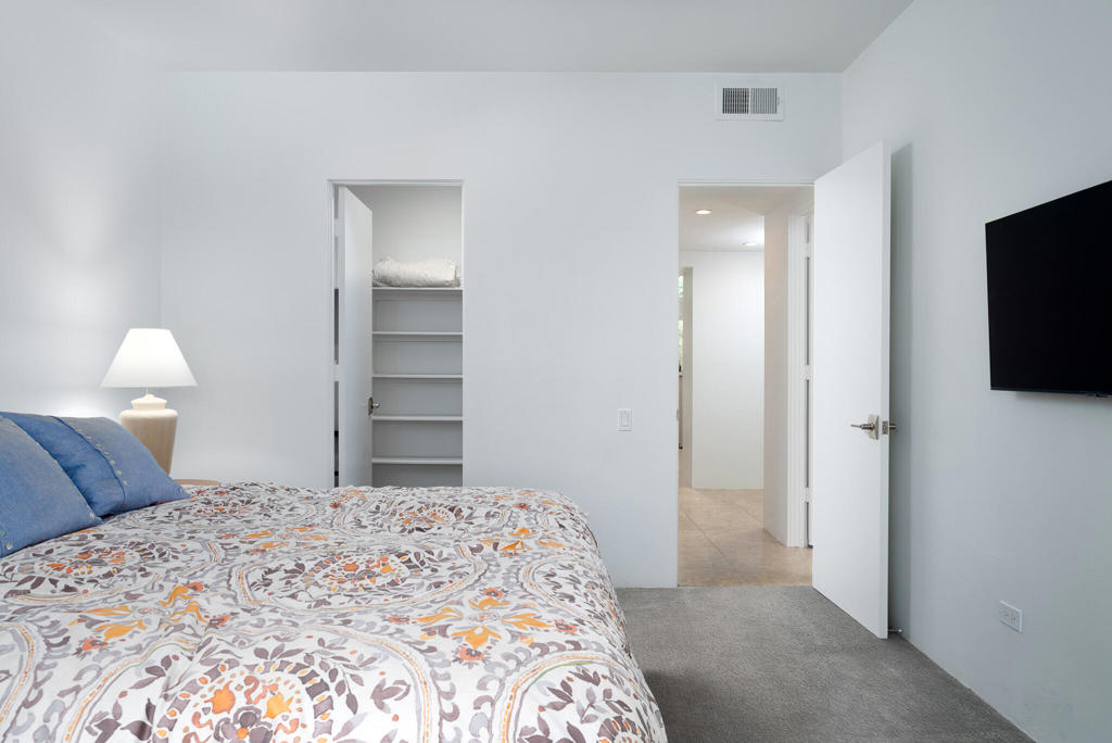 483 Desert Lakes Drive