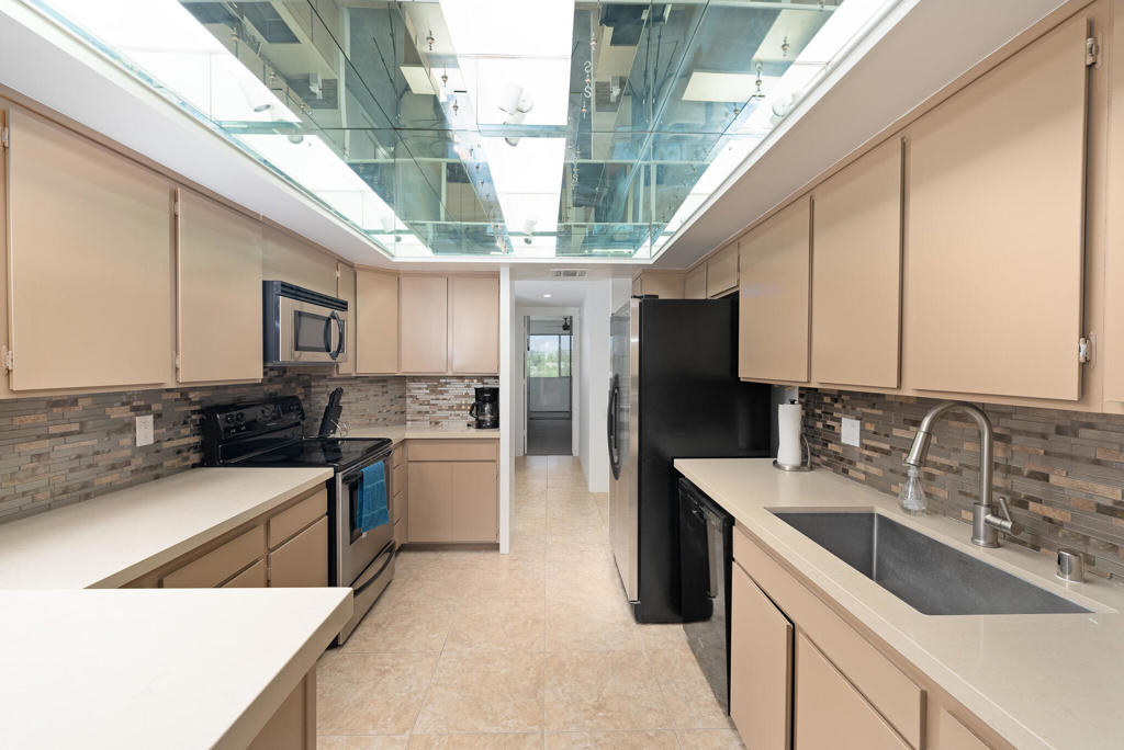 483 Desert Lakes Drive