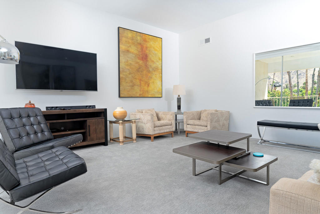 483 Desert Lakes Drive