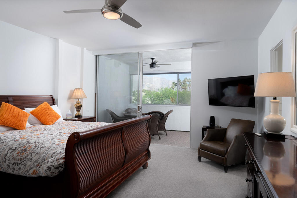 483 Desert Lakes Drive