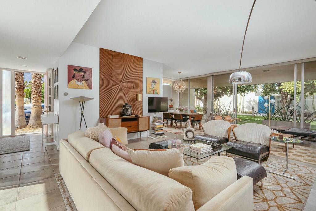 17 Desert Lakes Drive