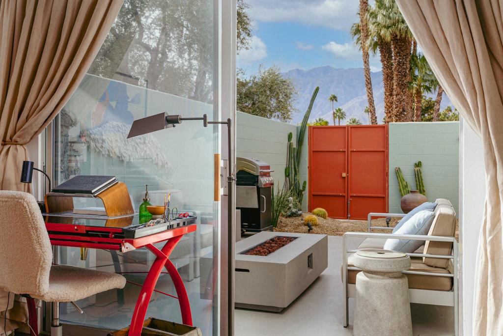 17 Desert Lakes Drive