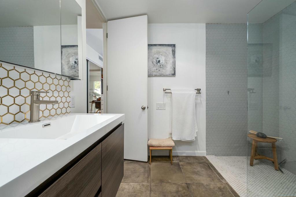 17 Desert Lakes Drive