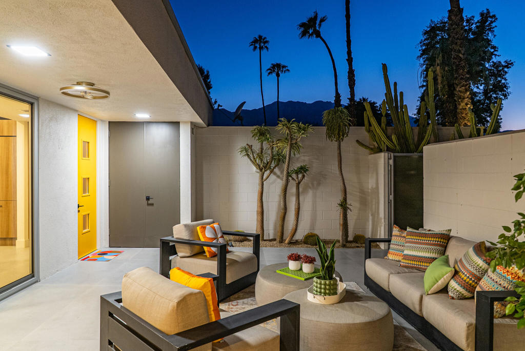 172 Desert Lakes Drive