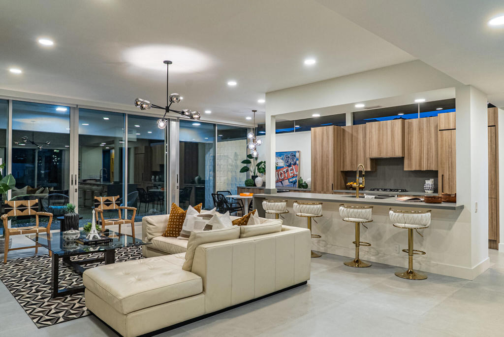 172 Desert Lakes Drive