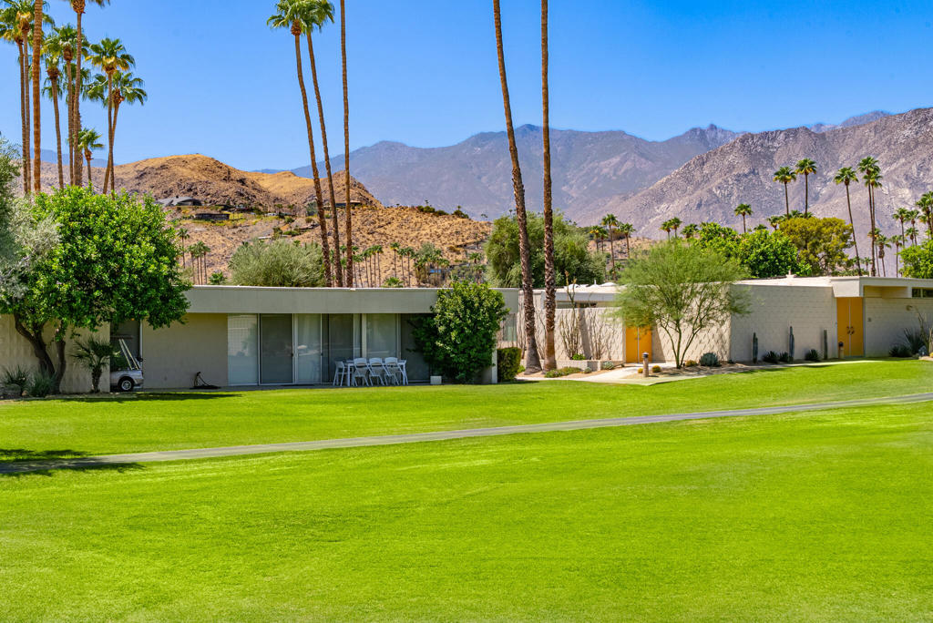 172 Desert Lakes Drive