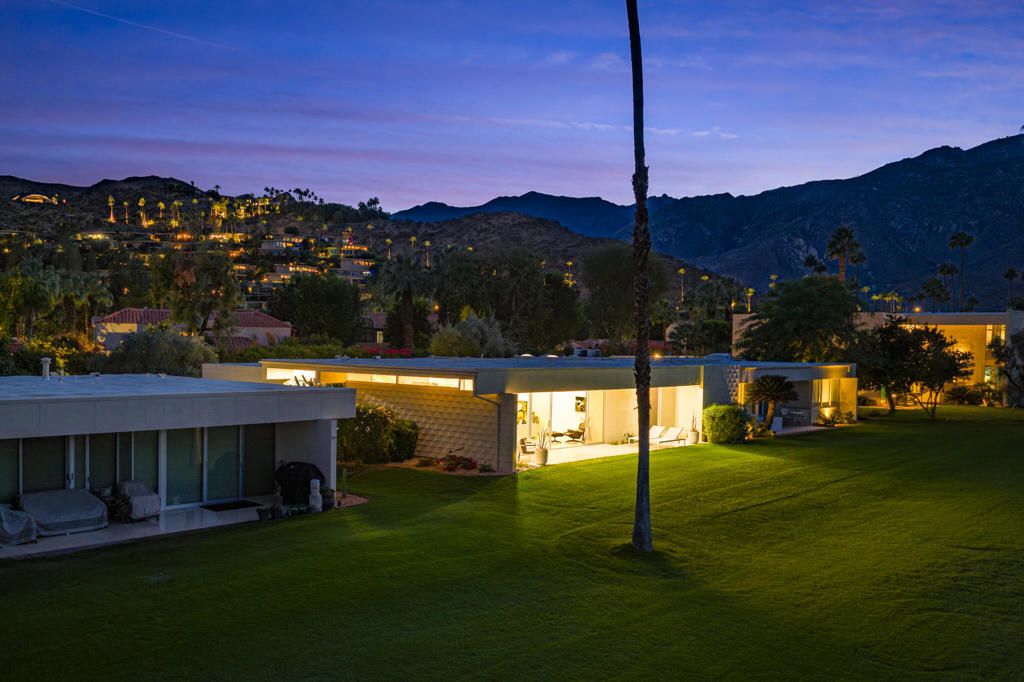 399 Desert Lakes Drive