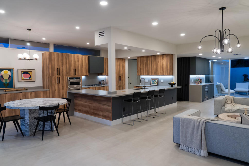 399 Desert Lakes Drive