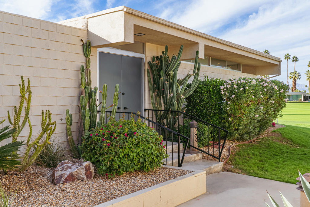 399 Desert Lakes Drive