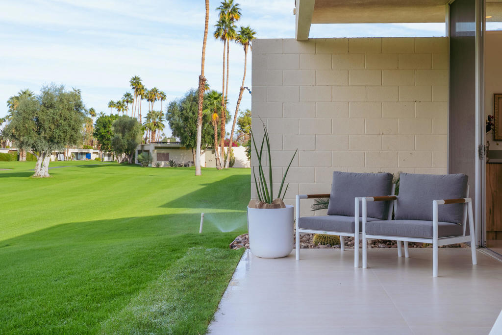 399 Desert Lakes Drive