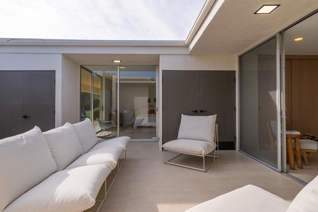 399 Desert Lakes Drive