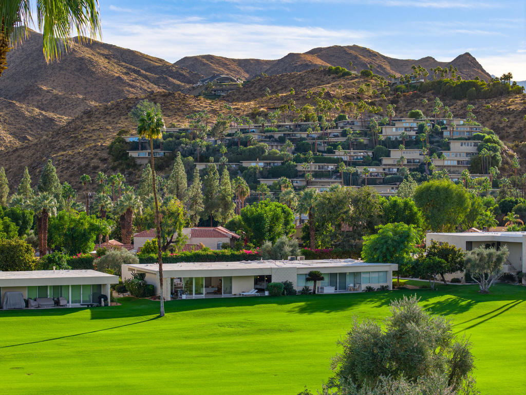 399 Desert Lakes Drive