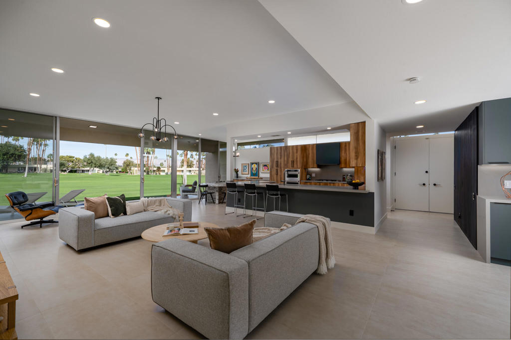 399 Desert Lakes Drive