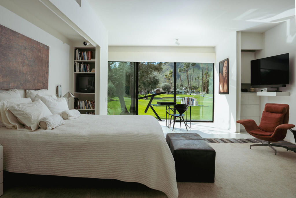 199 Desert Lakes Drive