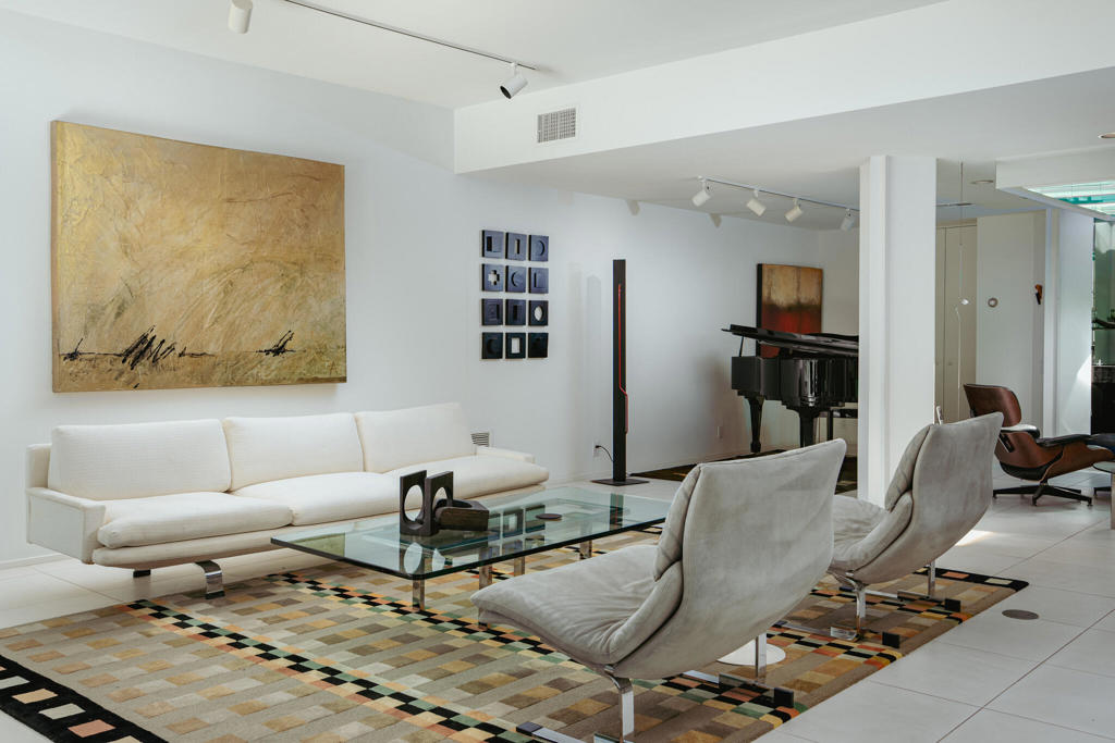 199 Desert Lakes Drive