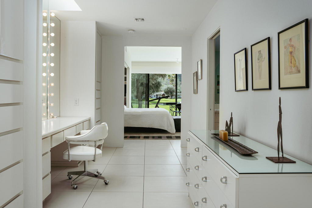 199 Desert Lakes Drive