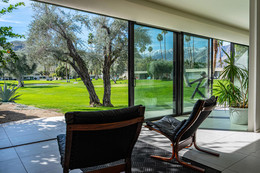 199 Desert Lakes Drive