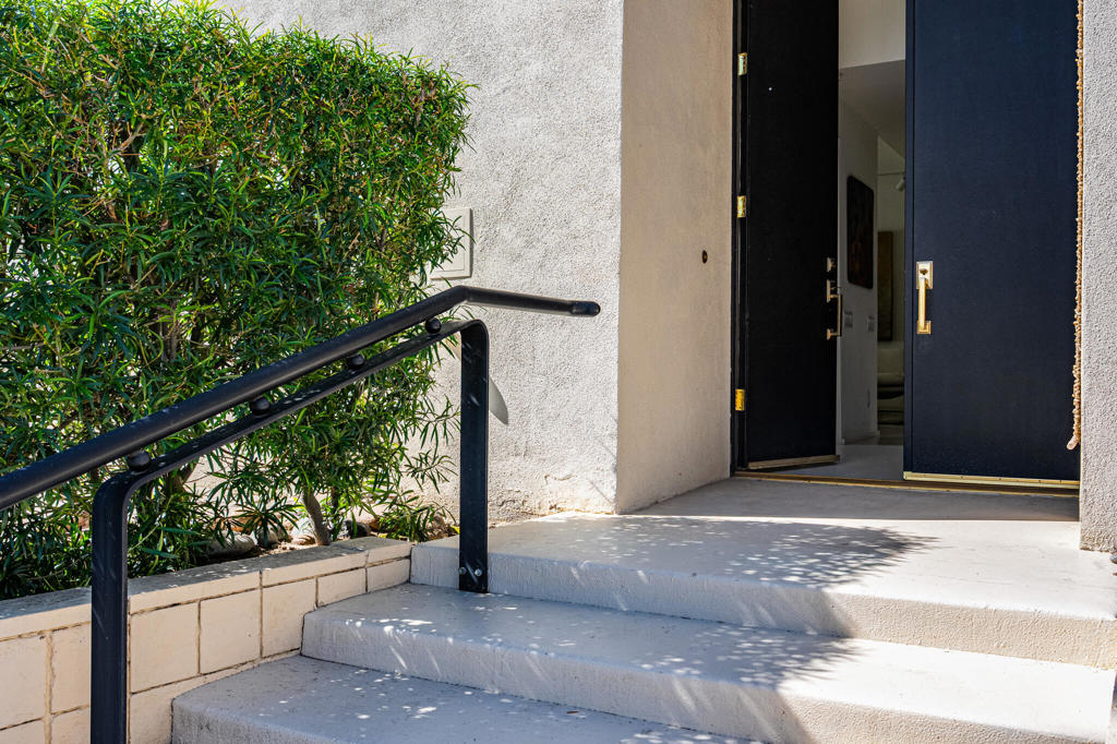 199 Desert Lakes Drive