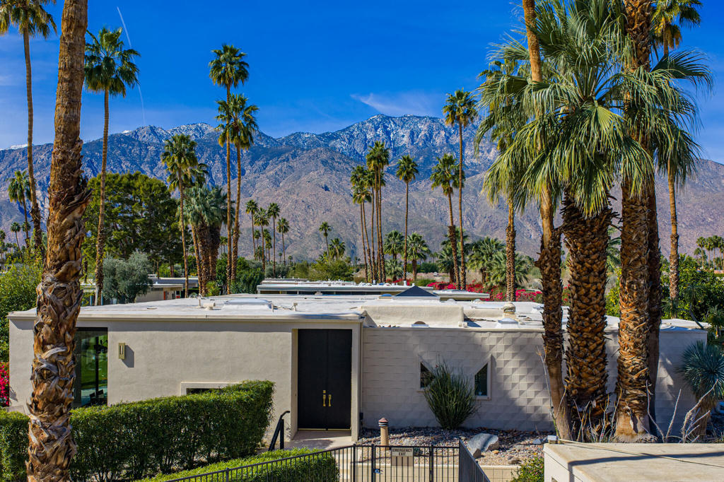 199 Desert Lakes Drive