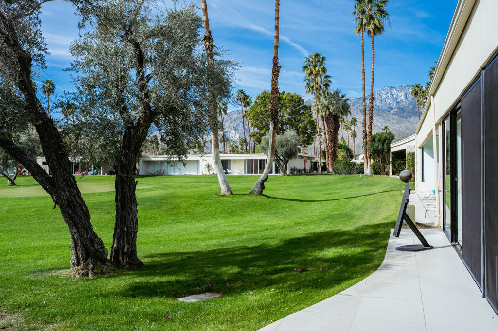 199 Desert Lakes Drive