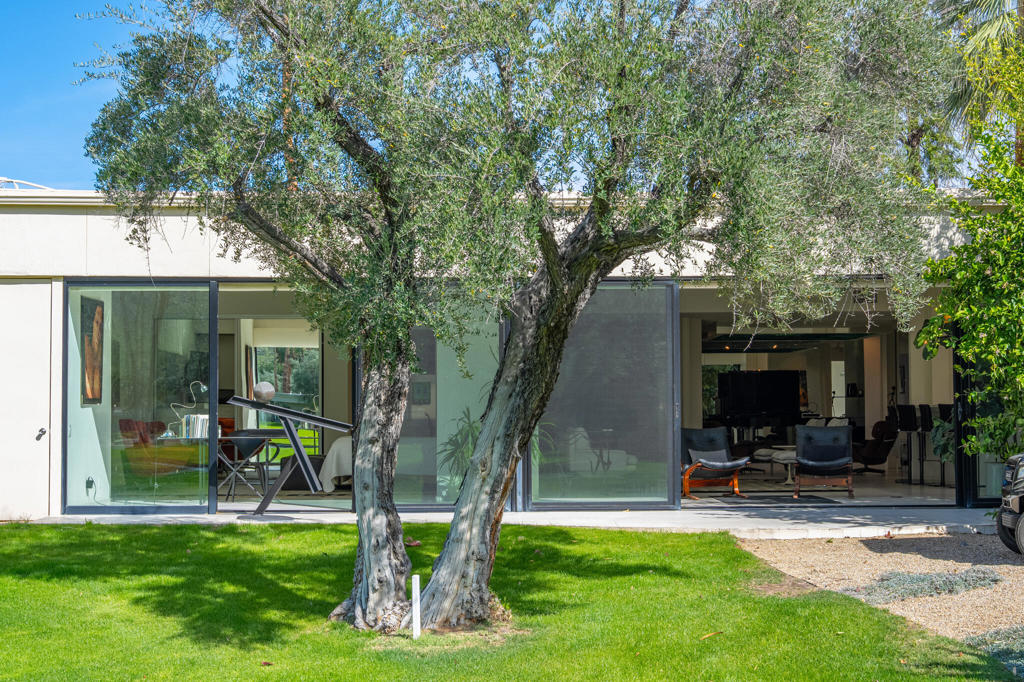 199 Desert Lakes Drive