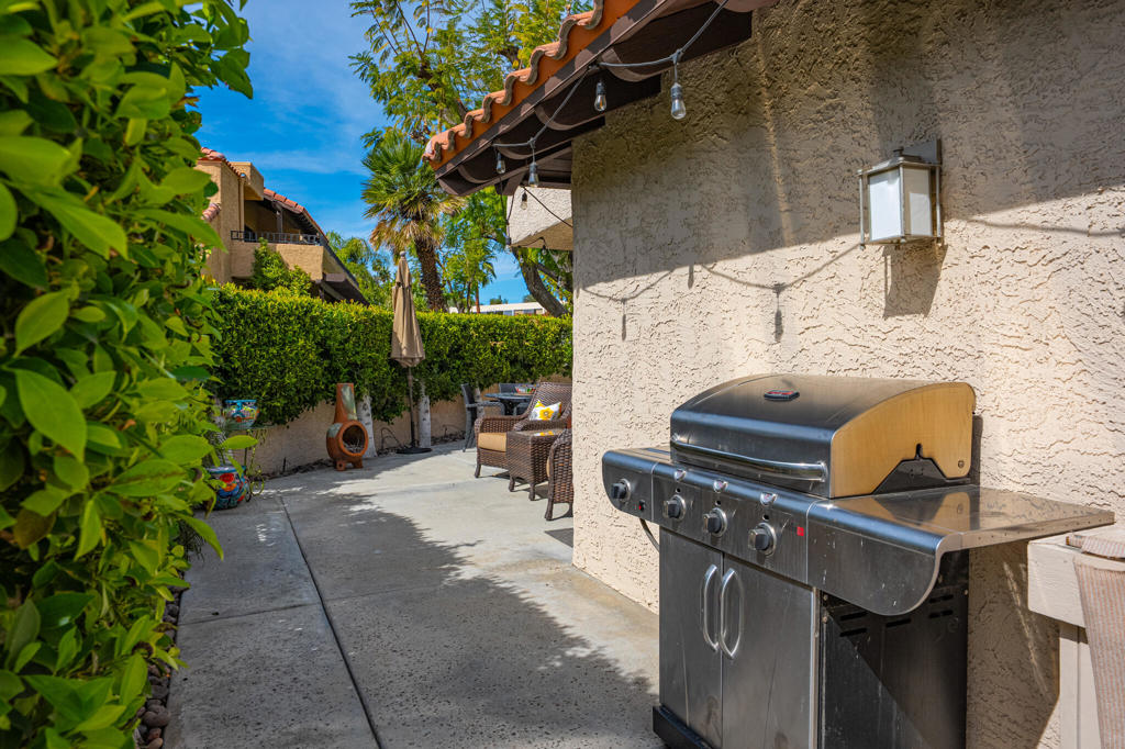 2345 S Cherokee Way 105