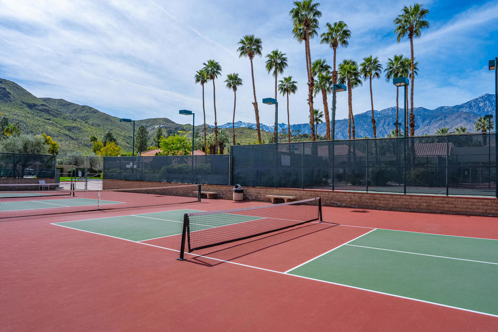 2345 S Cherokee Way 105