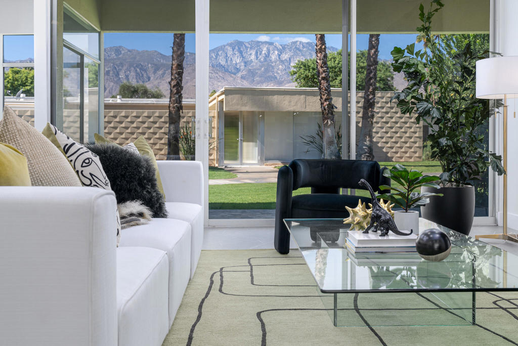 314 Desert Lakes Drive
