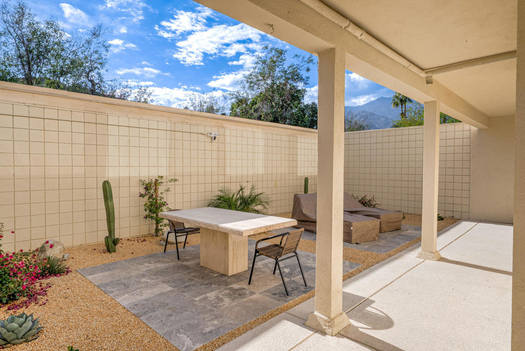 449 Desert Lakes Drive